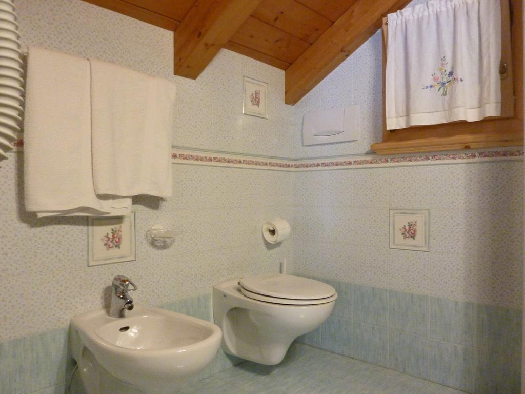Appartamenti Majon Sotroi Campitello di Fassa Camera foto