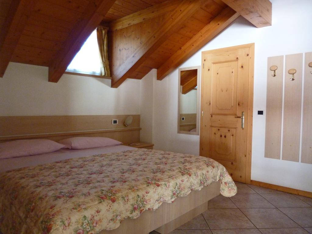 Appartamenti Majon Sotroi Campitello di Fassa Camera foto