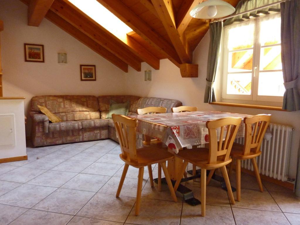 Appartamenti Majon Sotroi Campitello di Fassa Camera foto